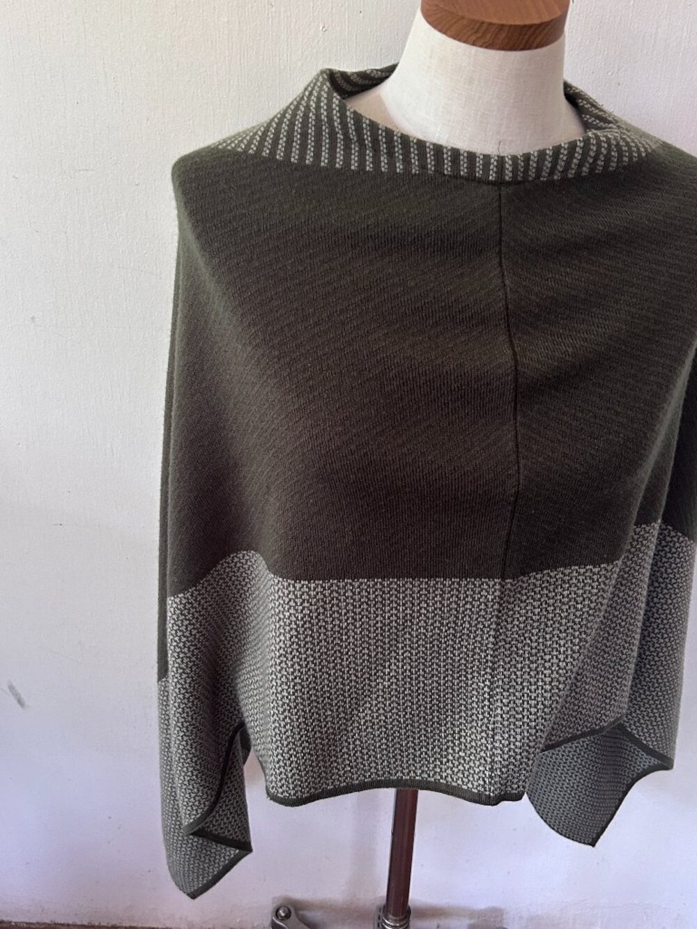 LOFT Forest Fairy Poncho Womens One Size Green Shawl Sweater Boho Classic‎ Cape